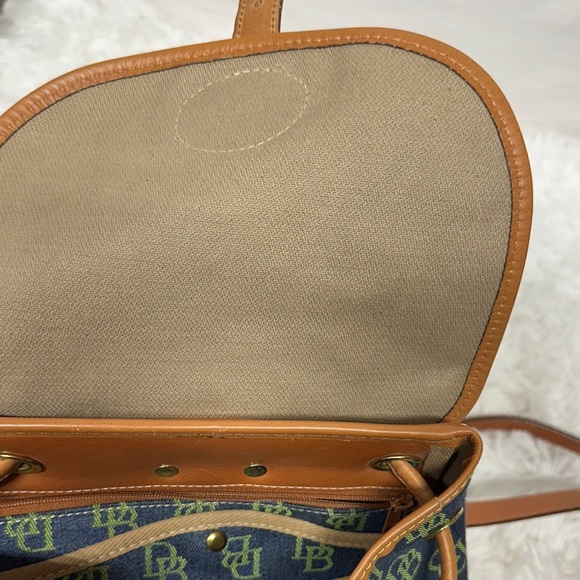 Dooney & Bourke Vintage Navy and Tan Signature Backpack Excellent Condition - Picture 11 of 16